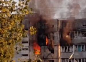 У столиці приліт в багатоповерхівку, горять поверхи з 4 по 9: відео моменту удару