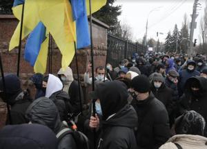 Многочисленный митинг под окнами суда сорвал рассмотрение дела по "организаторам массовых протестов"