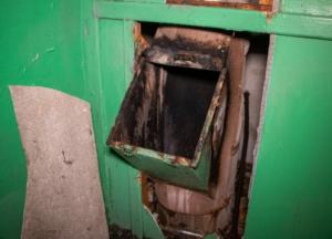 В киевской многоэтажке "взорвался" мусоропровод: первые подробности с места ЧП (видео)