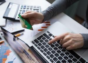 В Украине могут разрешить покупки в интернете без налогов