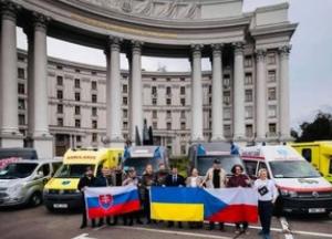 Словаччина передала Україні понад 200 евакуаційних автомобілів швидкої допомоги
