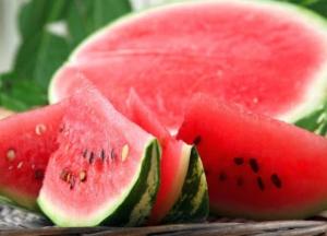Медики назвали ягоду, которая препятствует отложению холестерина в сосудах 