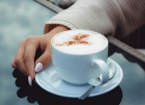 Врачи назвали продукты, нейтрализующие вред от кофе и сигарет