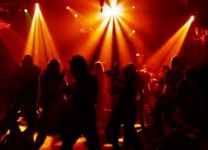 На Закарпатье парню откусили ухо на дискотеке (фото)