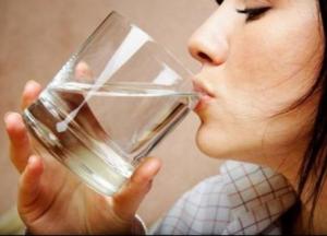 Врачи рассказали о правильном режиме питья во время жары