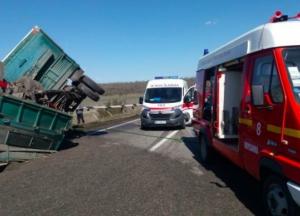 В Николаевской области легковушка не разминулась с "КАМАЗом", есть погибший (фото)