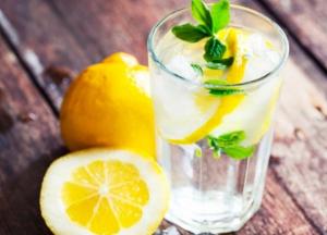 Врачи объяснили, что произойдет с организмом, если пить воду с лимоном