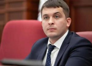 Керівник апарату КМДА звинувачується у підробленні документів для виїзду за кордон під час війни