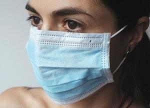 В Сети показали способ носить маску без боли за ушами (видео)