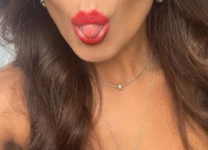 Корсет с глубоким декольте: Каменских развенчала подозрения о беременности (фото)