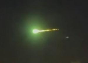 У небі над Москвою вибухнув метеорит: відео моменту