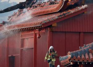 В Японии сгорел замок Шури - всемирное наследие (фото)