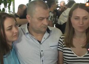 Освобожденные из плена боевиков украинцы прибыли в Киев (видео)