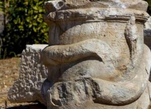 Археологи обнаружили алтарь с "мистическим" символом, которому более 2 тыс. лет