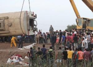 В Египте 11 человек погибли при крушении поезда (фото)