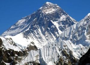 В Непале запретили подниматься на Эверест