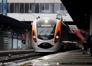 УЗ назначила дополнительные поезда на майские праздники в пять областей