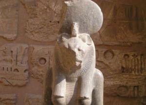 Археологи случайно обнаружили статуи древних богов в Египте