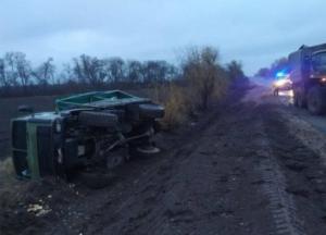 В Николаевской области перевернулся военный грузовик, есть пострадавшие (фото)
