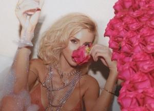 В прозрачном бикини в ванной: Лобода отметила свой 38-й день рождения (фото)