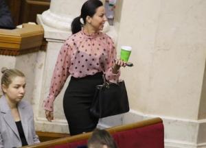 Нардеп из "Слуги народа" засветила в Раде часы за 3 тыс. евро (фото)