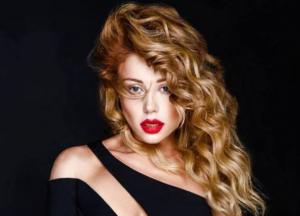 Тина Кароль восхитила поклонников платьем в сеточку (фото)