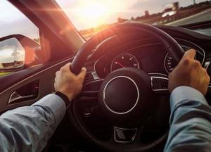 Как правильно держать руки на руле - исследование