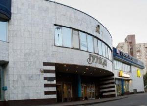 В Киеве возле станции метро нашли подозрительный предмет