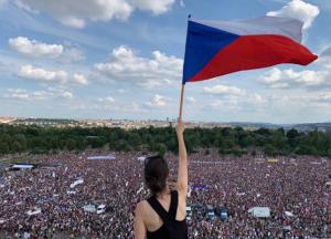 Протесты в Чехии: 250 тысяч человек требовали отставки премьера (фото, видео)