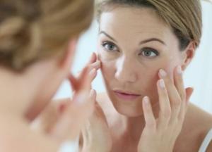 Названы продукты, ускоряющие появление морщин