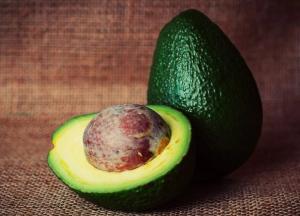 Авокадо может быть опасным для здоровья: кому противопоказано есть эти плоды