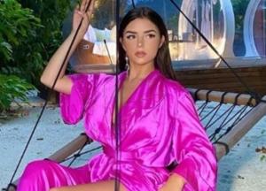 Деми Роуз поделилась "горячим" фото на пляже