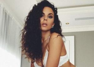 Анастасия Каменских удивила фигурой, засветившись перед концертом в дерзком образе (фото)