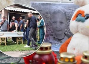 Жена полицейского считает, что в смерти ребенка виноваты и родители