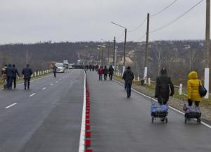 Фото моста в Станице Луганской вызвали бурные обсуждение в сети 