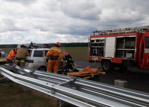 В Черкасской области четыре человека погибли в тройном ДТП (фото)