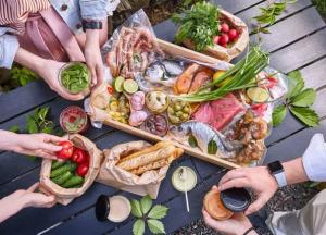 Названы продукты, которые не стоит брать на пикник