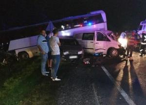 На Львовщине разбился автобус с детьми: один погибший, 14  раненых (фото)
