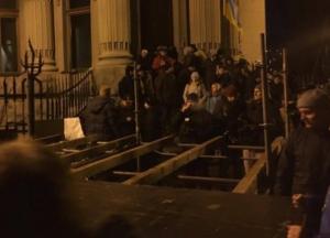 "Высадка на Банковой": под Офисом Президента строят палатки и сцену