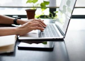 В Украине хотят запретить оформлять работников ФОПами