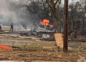 В США упал самолет: только один пассажир выжил (видео)