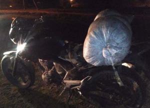 На Ровенщине мужчина перевозил 40 кило янтаря на мопеде