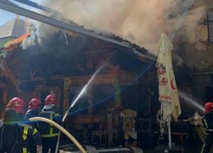 В Тернополе горит ресторан: огонь распространился на соседнее здание