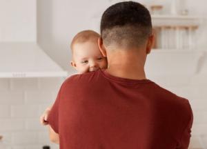 Львів'янка купила онука своєму сину, аби врятувати від армії