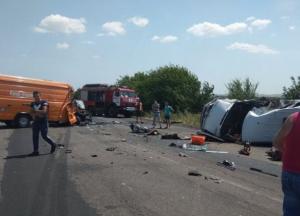 В ДТП на Николаевщине погиб человек, еще 15 пострадали (фото)