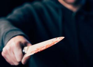 В Бердянске на улице мужчине перерезали горло