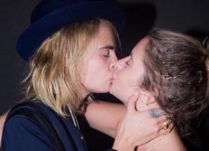 Лесбийская свадьба: Кара Делевинь и Эшли Бенсон тайно поженились