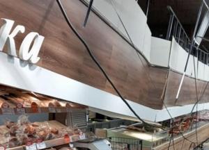 В Кривом Роге на покупателя обрушился потолок в супермаркете (фото)