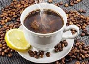 Медики предупредили об опасности чая и кофе с лимоном