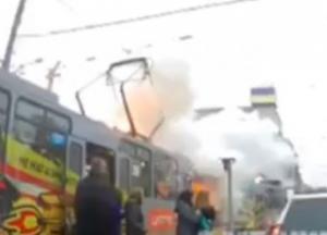 В Днепре загорелся трамвай с пассажирами (видео)